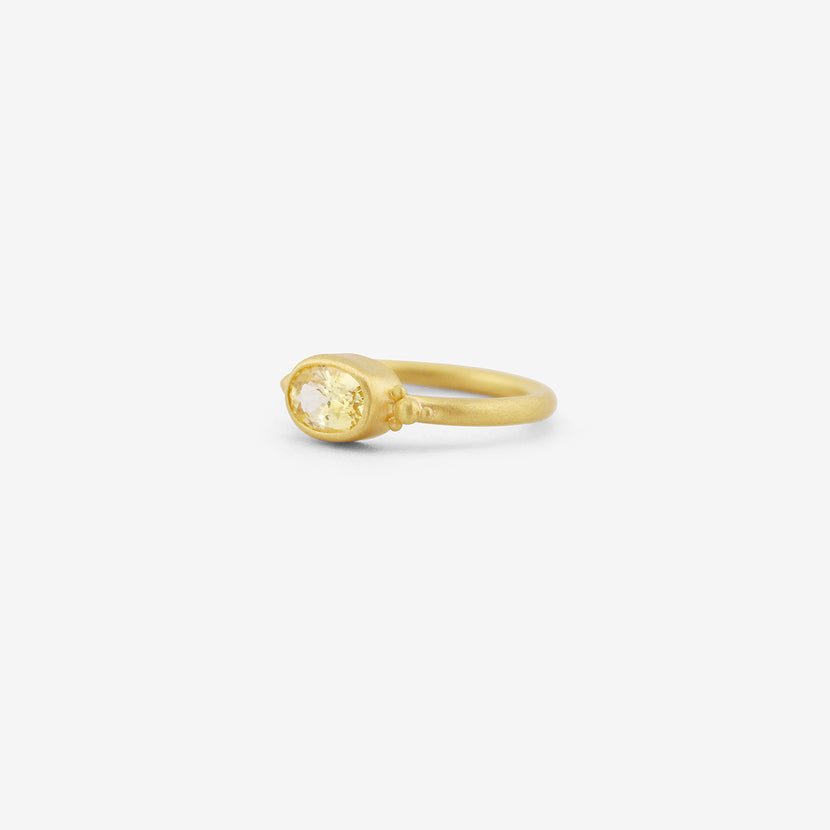 DENISE BETESH 22K & OVAL YELLOW SAPPHIRE RING WITH GRANULATION, 1.04CT