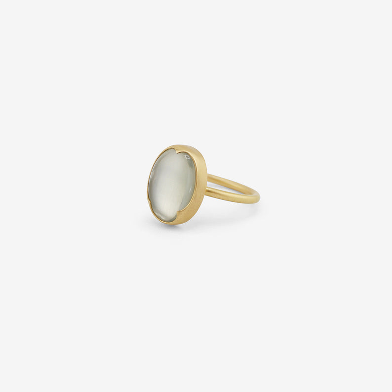 GABRIELLA KISS 18K & OVAL CEYLON MOONSTONE RING, 5.45CT