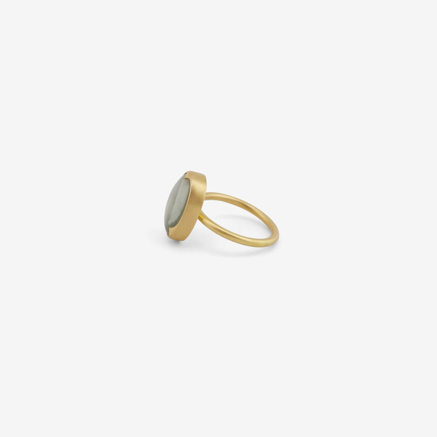 GABRIELLA KISS 18K & OVAL CEYLON MOONSTONE RING, 5.45CT