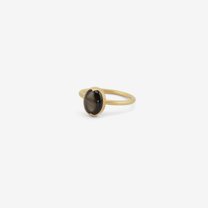 GABRIELLA KISS 18K & SMALL OVAL BROWN STAR SAPPHIRE RING
