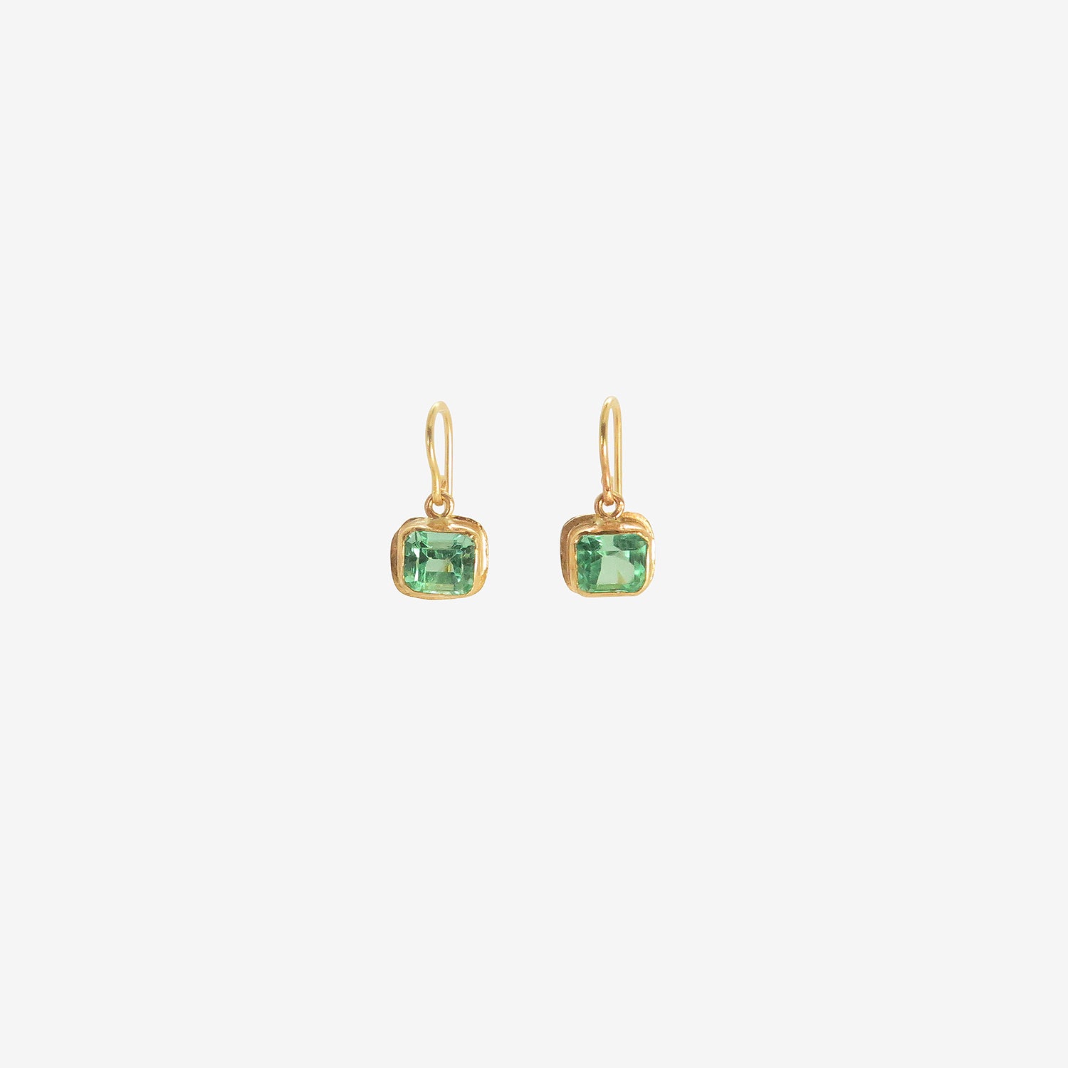 JUDY GEIB 18K & COLOMBIAN EMERALD SINGLE DROP EARRINGS, 2.75CT