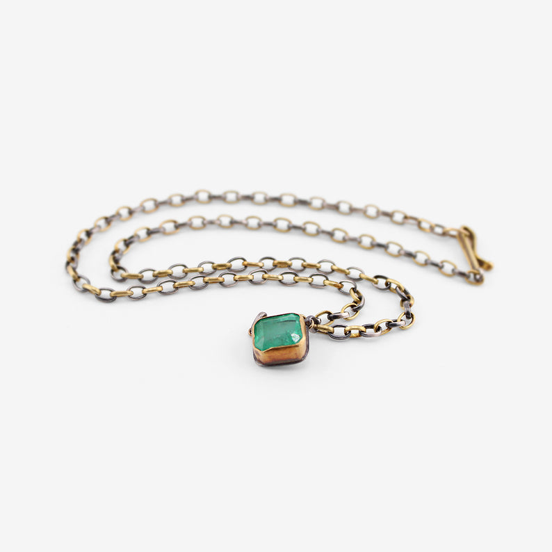 JUDY GEIB 18K & SQUARE COLOMBIAN EMERALD ECHO EARTH NECKLACE, 4CT