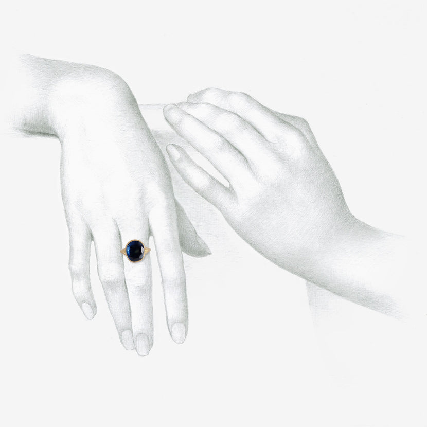 LOLA BROOKS 18K & BLUE SAPPHIRE SEQUIN RING, 3.14CT