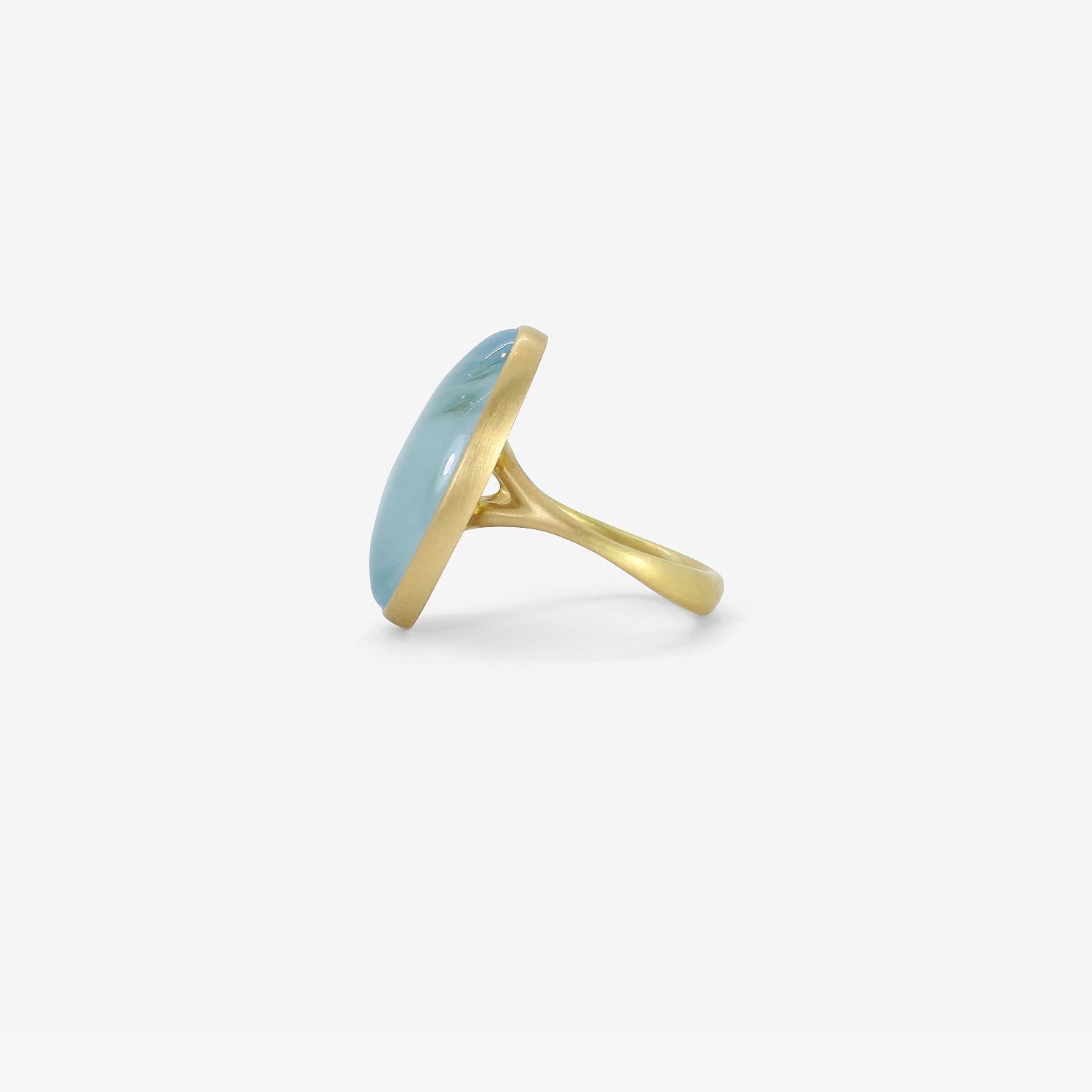 LOLA BROOKS 18K & ELONGATED OVAL AQUAMARINE RING, 13.92CT