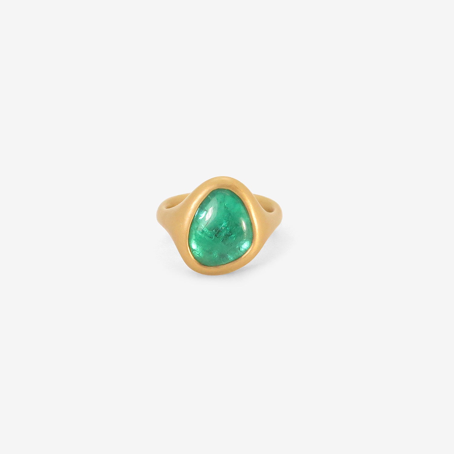 LOLA BROOKS 22K & COLOMBIAN EMERALD PEBBLE CAST RING, 3.35CT