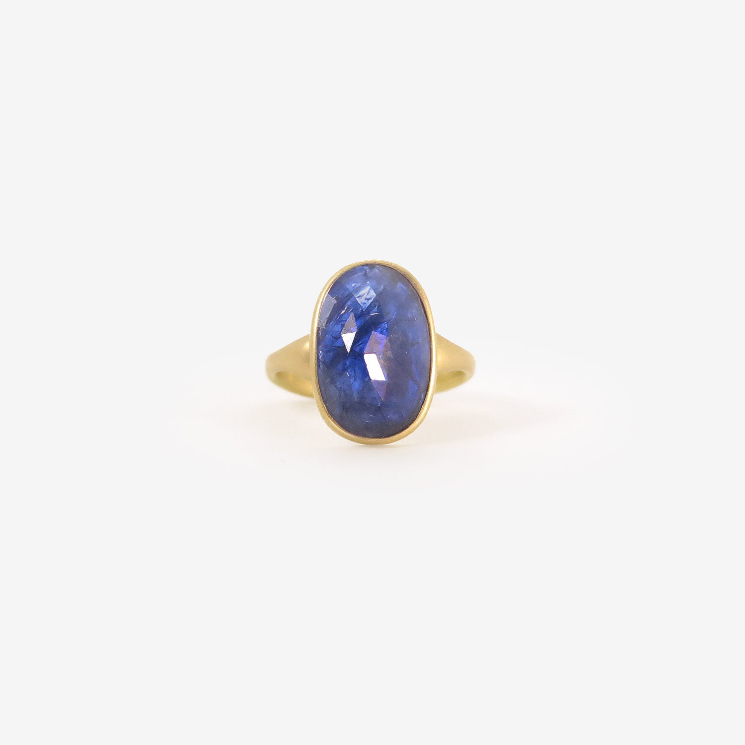 LOLA BROOKS 18K & OVAL BLUE SAPPHIRE RING, 4.19CT