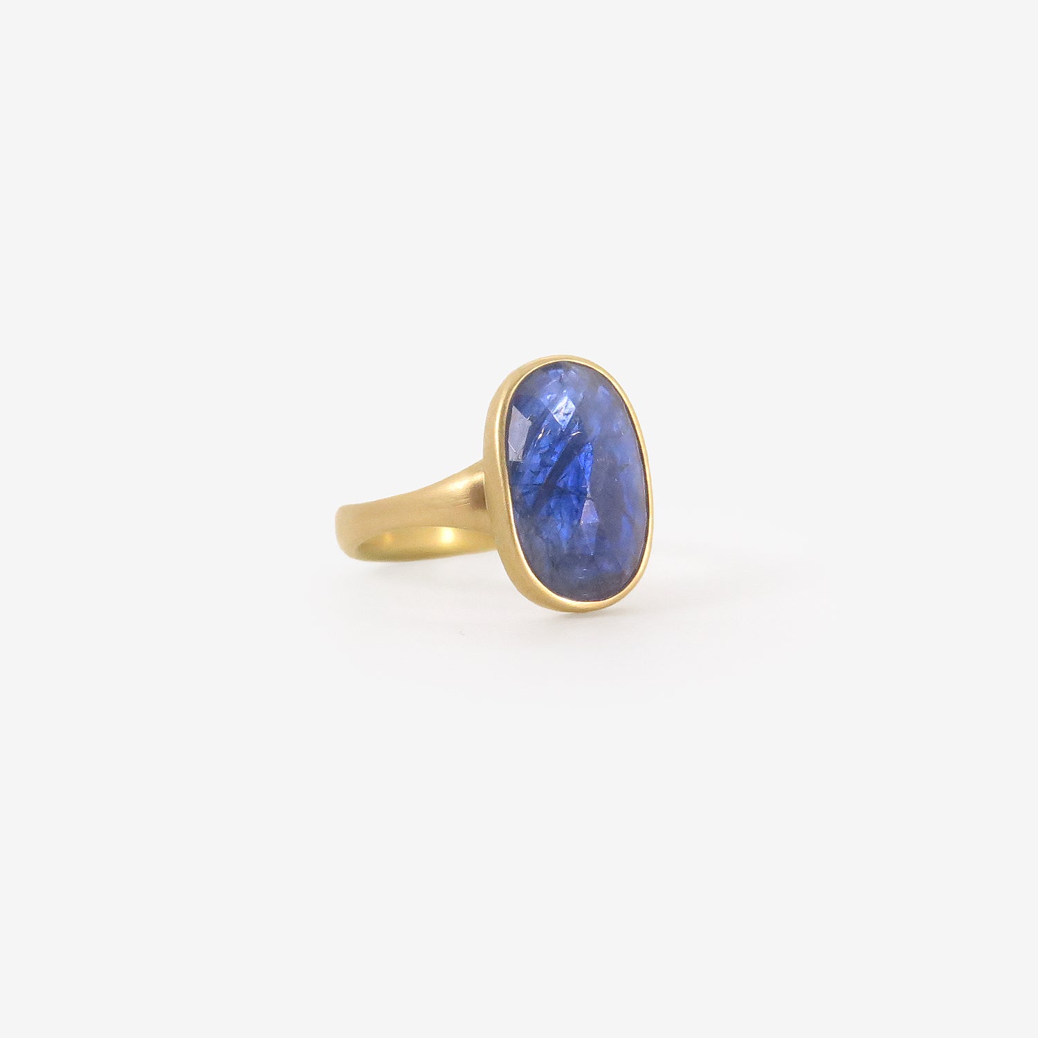 LOLA BROOKS 18K & OVAL BLUE SAPPHIRE RING, 4.19CT
