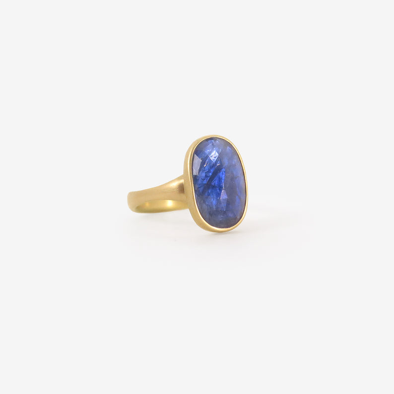 LOLA BROOKS 18K & OVAL BLUE SAPPHIRE RING, 4.19CT