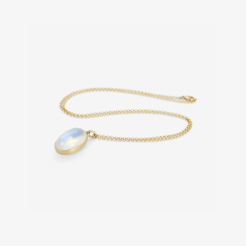 LOLA BROOKS 18K & OVAL RAINBOW MOONSTONE PENDANT, 10.44CT