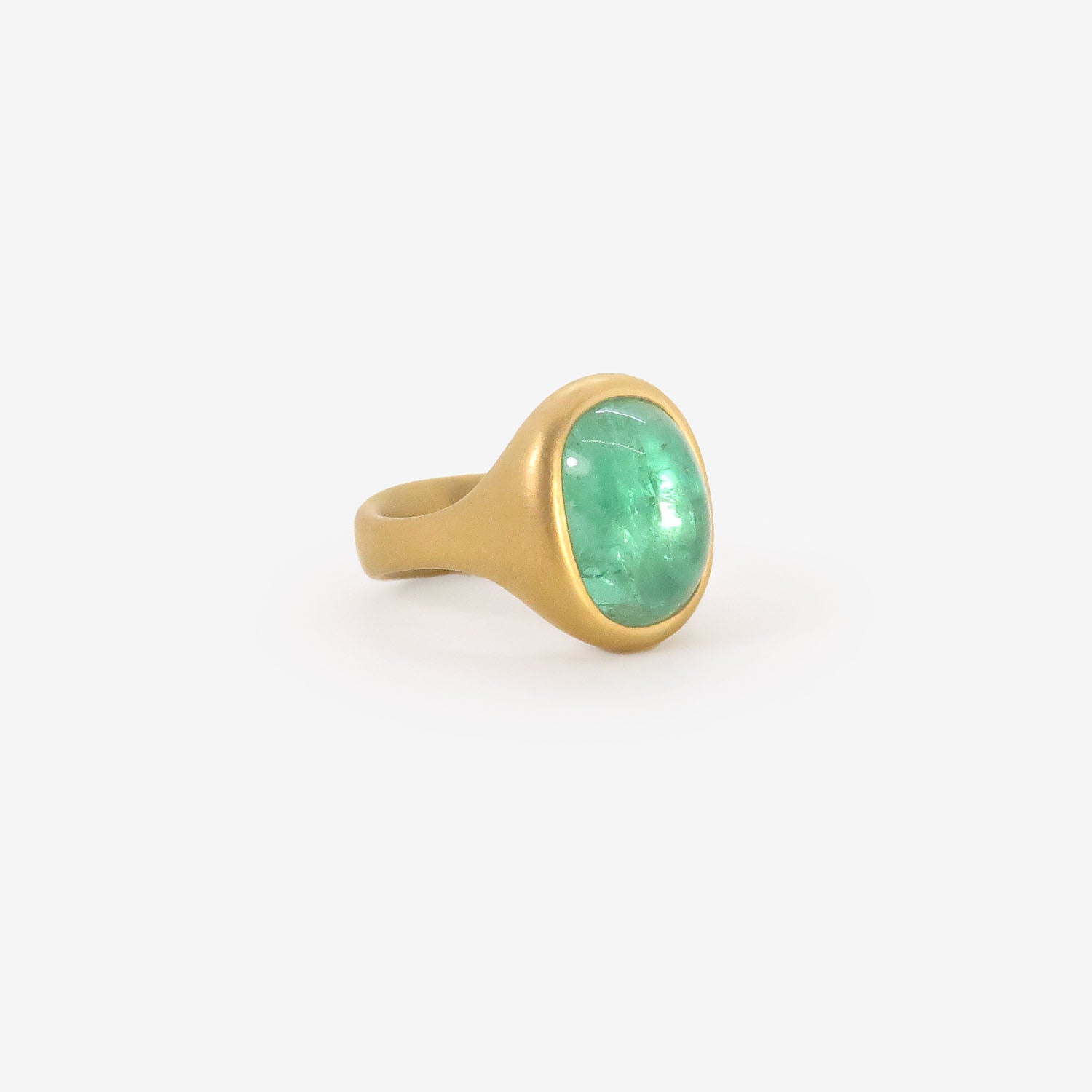 LOLA BROOKS 22K & OVAL EMERALD CAST RING, 8.19CT