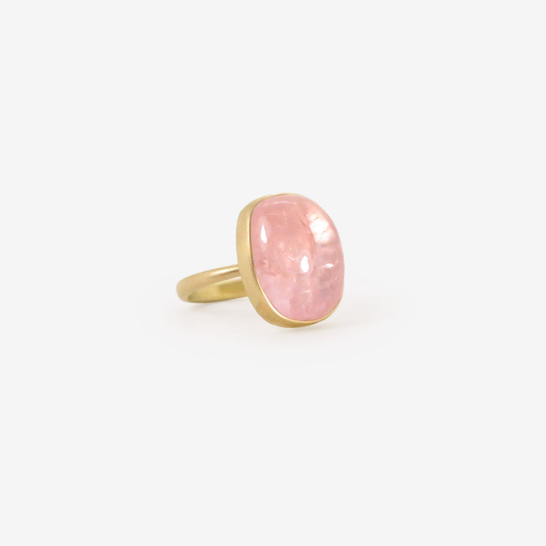 LOLA BROOKS 18K & OVALISH MORGANITE RING, 18.13CT