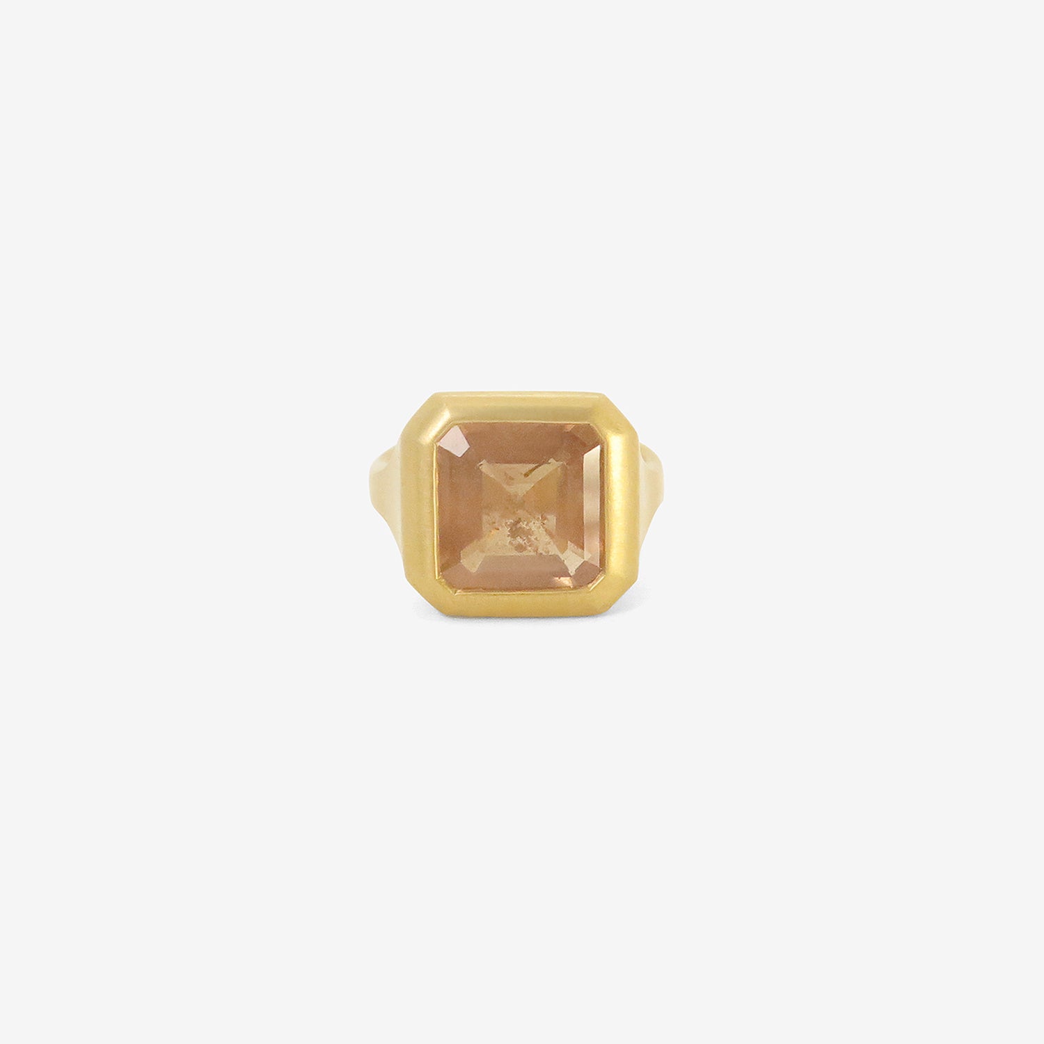 LOLA BROOKS 22K & OCTAGONAL PEACH SAPPHIRE RING, 6.33CT