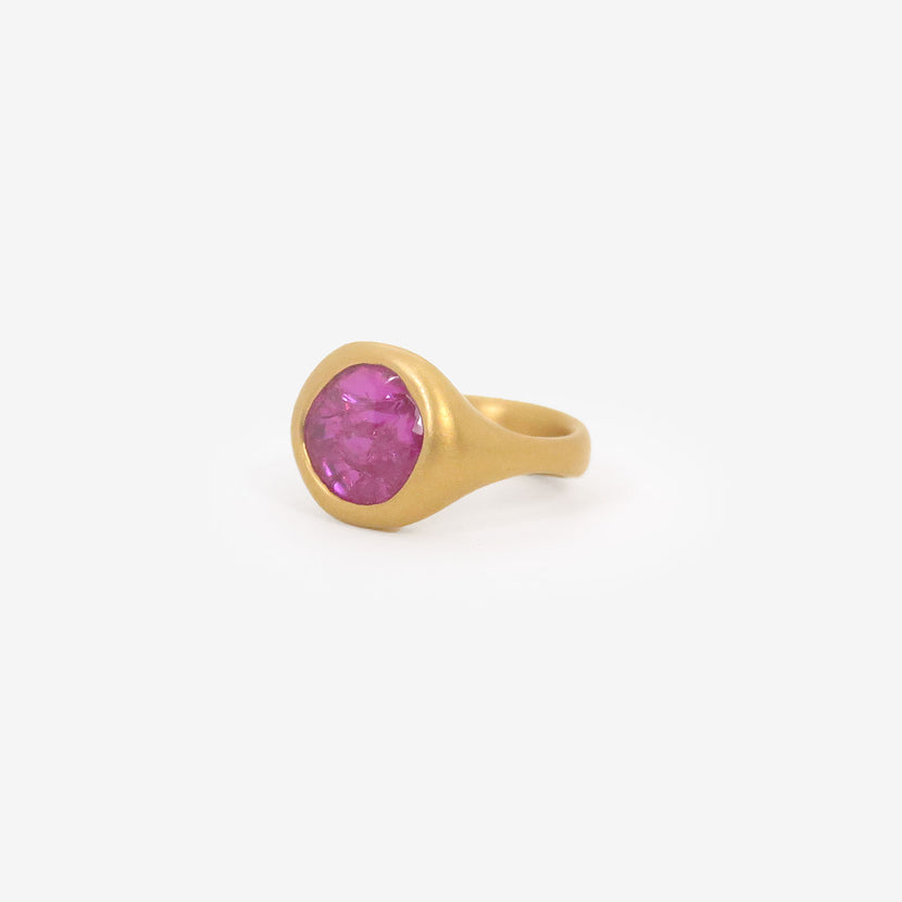 LOLA BROOKS 22K & RUBY PEBBLE CAST RING, 3.57CT