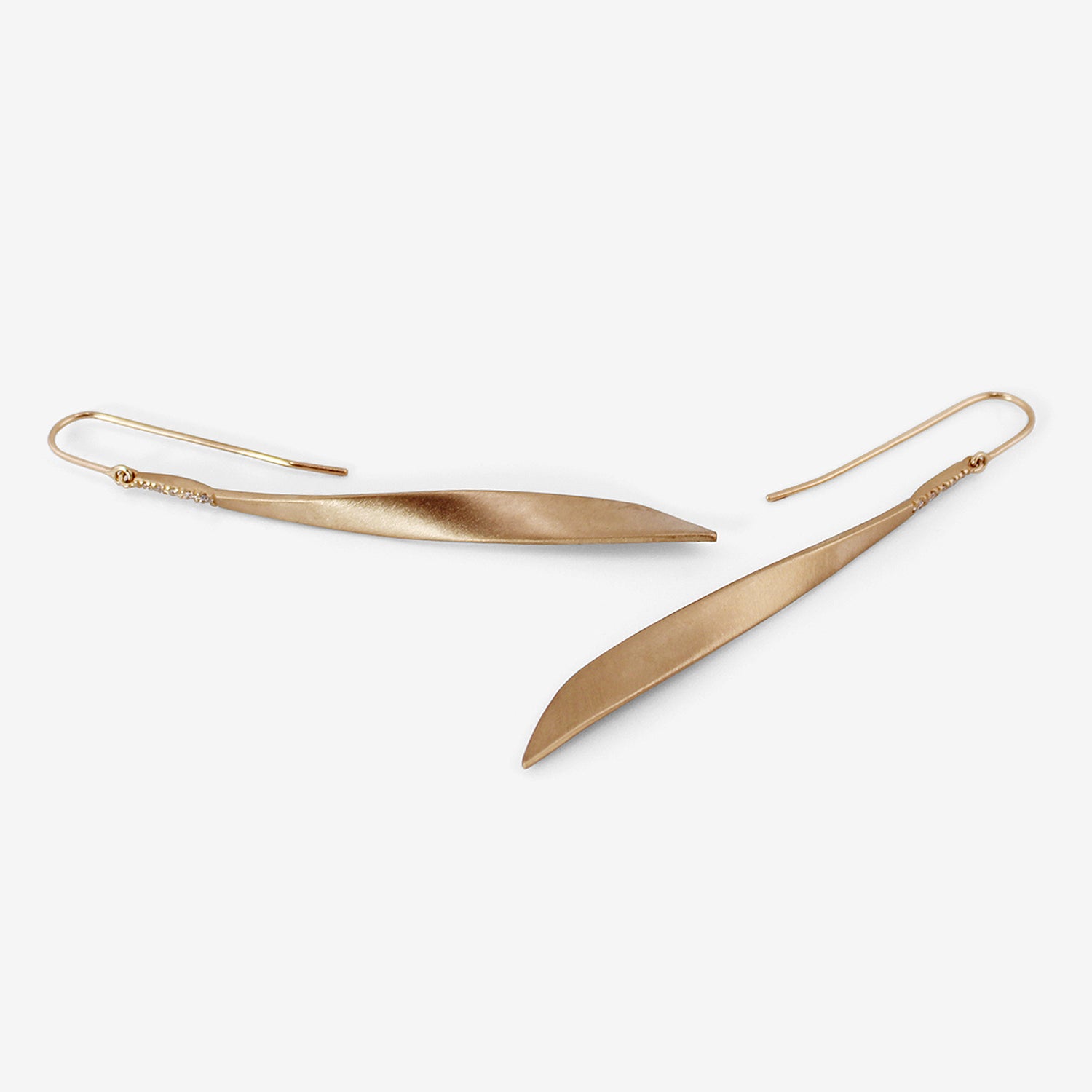 NICOLE LANDAW 14K TWIST SAIL DROP EARRINGS WITH DIAMOND PAVE, .10CT