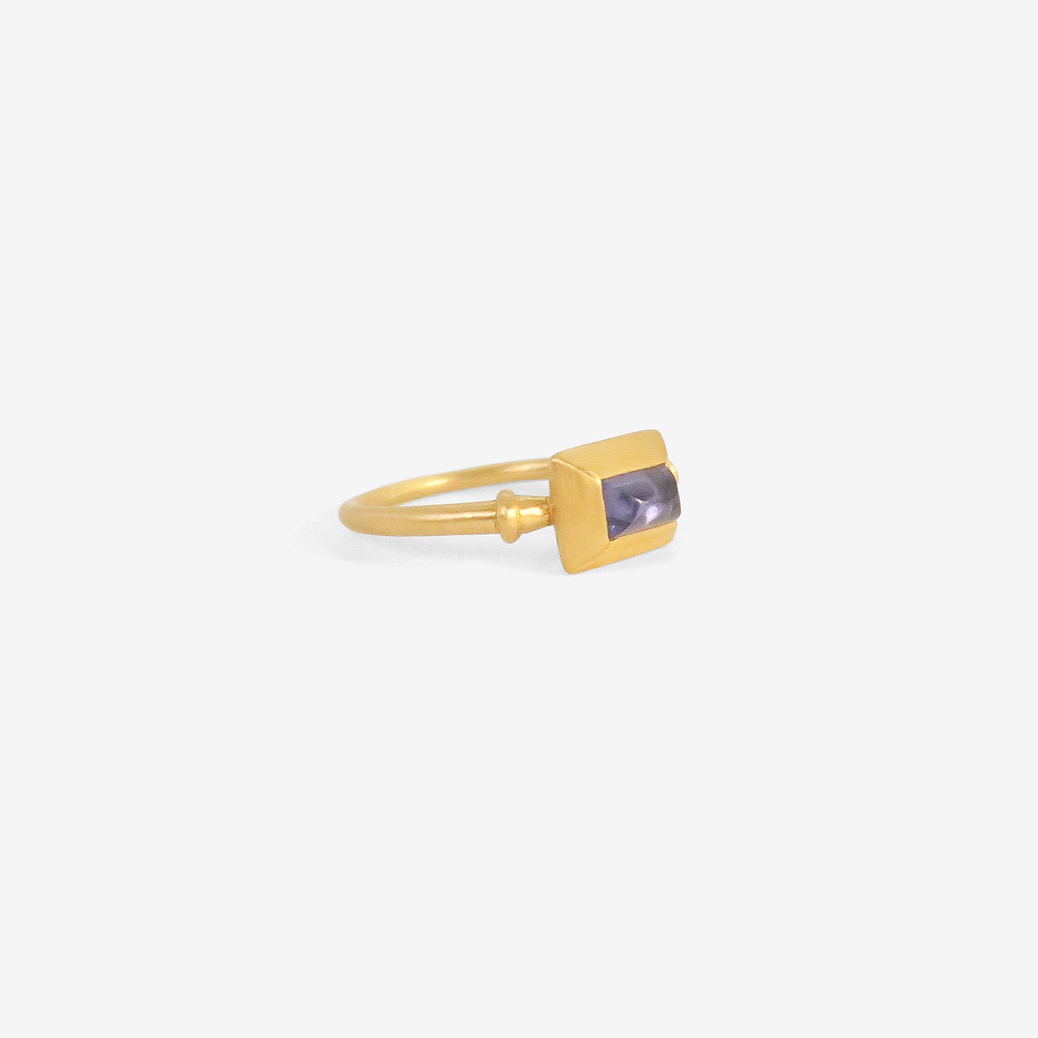 PROUNIS 22K & TANZANITE CAPSA RING