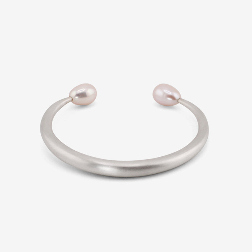 TED MUEHLING STERLING SILVER & PALE PINK PEARL OPEN BANGLE