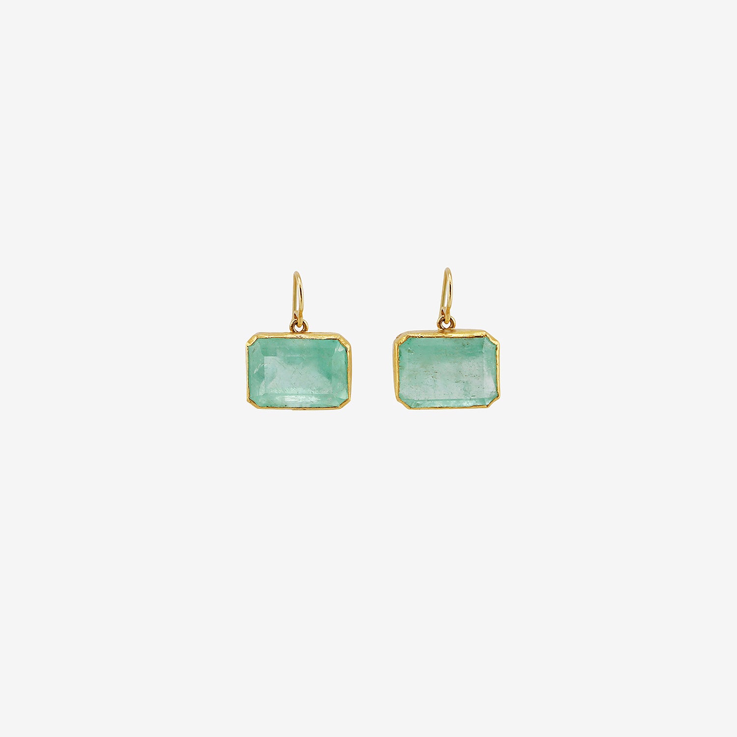 JUDY GEIB 22K & RECTANGULAR LOVELY BRIGHT LIGHT COLOMBIAN EMERALD EARRINGS, 29CT
