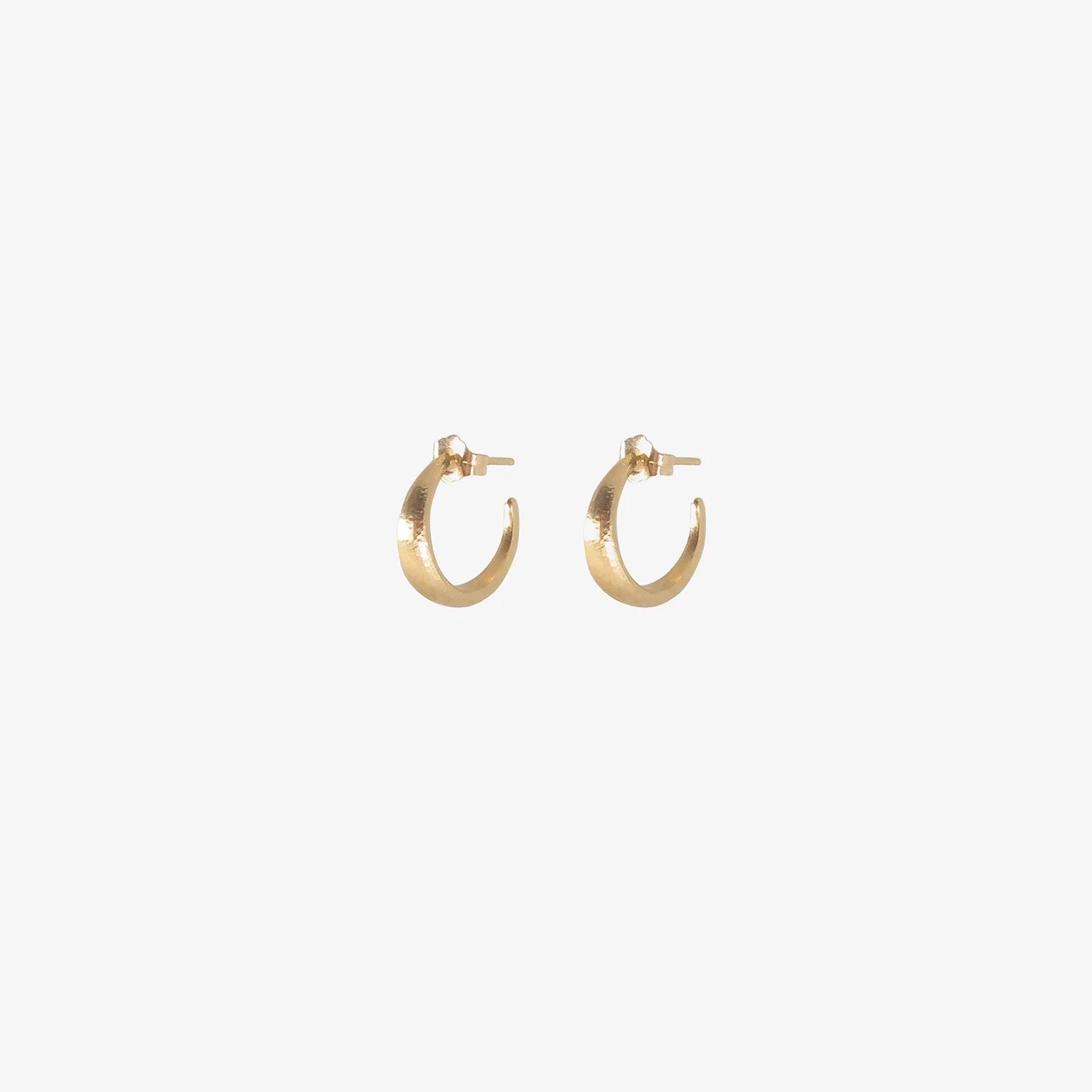 NICOLE LANDAW 14K SMALL GRADUATED HEWN HOOP