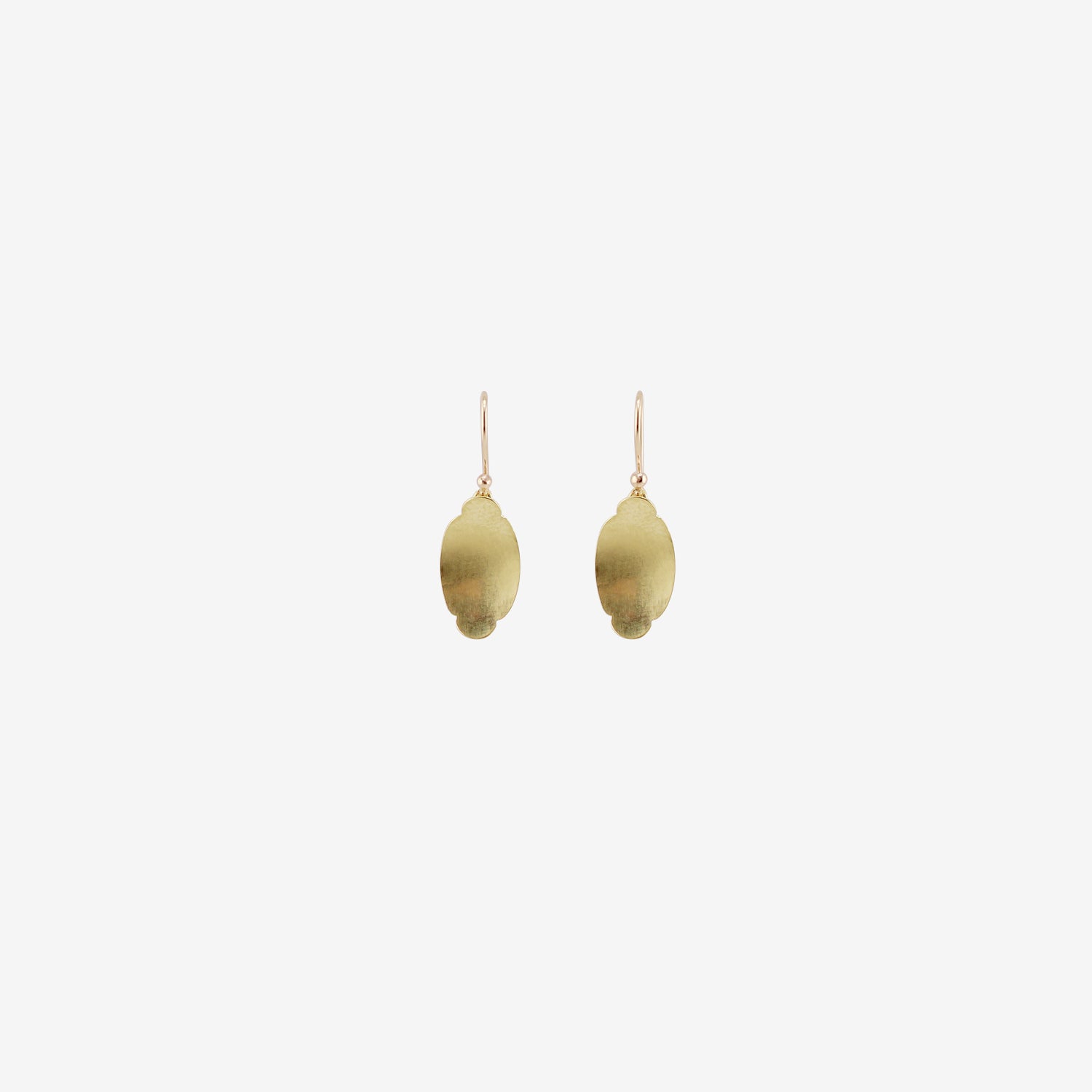 GABRIELLA KISS 18K TINY ELONGATED OVAL SCALLOP EARRINGS