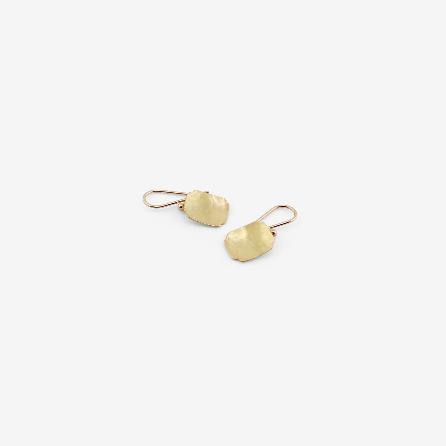 GABRIELLA KISS 18K TINY SQUARE SCALLOP EARRINGS