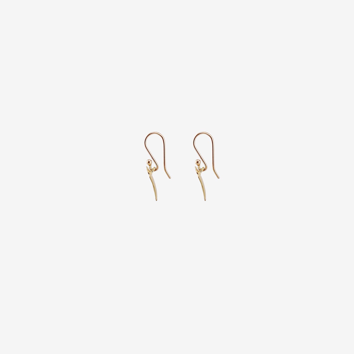 GABRIELLA KISS 18K TINY SQUARE SCALLOP EARRINGS