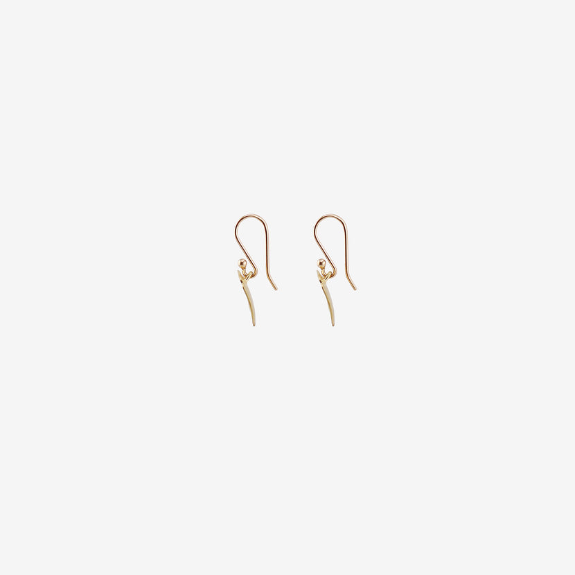 GABRIELLA KISS 18K TINY SQUARE SCALLOP EARRINGS