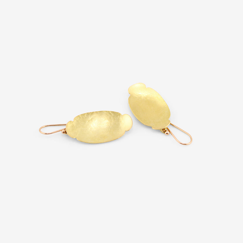 GABRIELLA KISS 18K MEDIUM ELONGATED OVAL SCALLOP EARRINGS