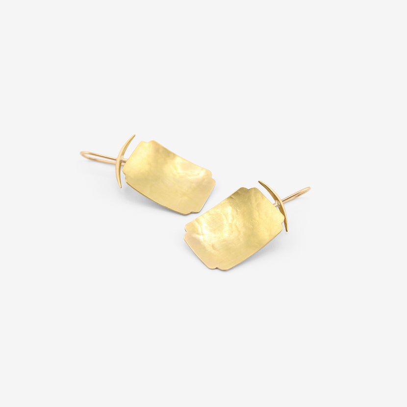 GABRIELLA KISS 18K MEDIUM RECTANGULAR SCALLOP EARRINGS