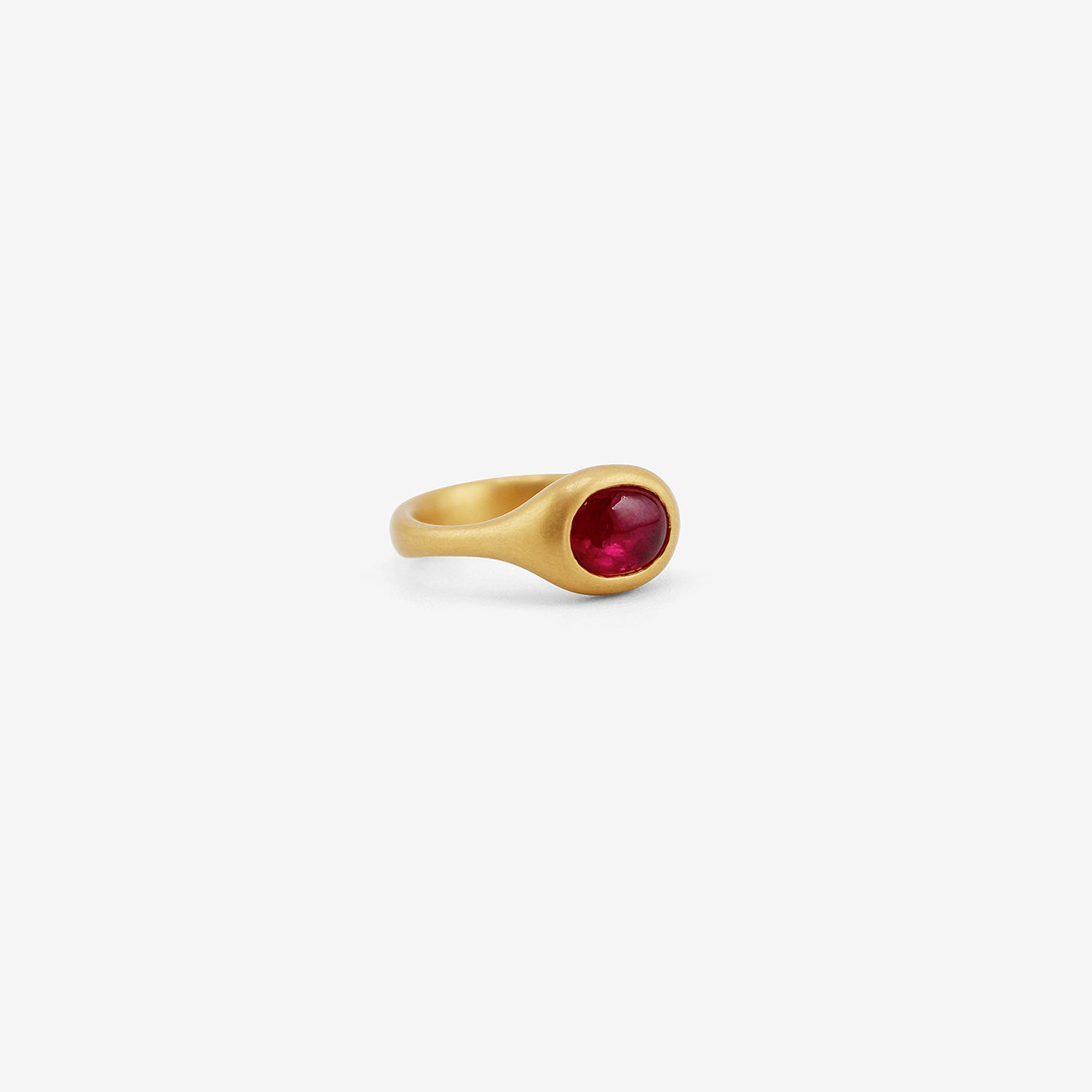 LOLA BROOKS 22K & OVAL RUBY CABOCHON CAST RING, 2.18CT