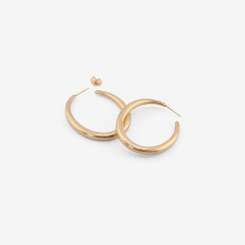 NICOLE LANDAW 14K HOLLOW-FORMED SCULPTED HOOPS ON POSTS