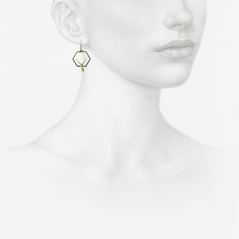 GABRIELLA KISS 18K SMALL WASP IN OXIDIZED HONEYCOMB EARRINGS