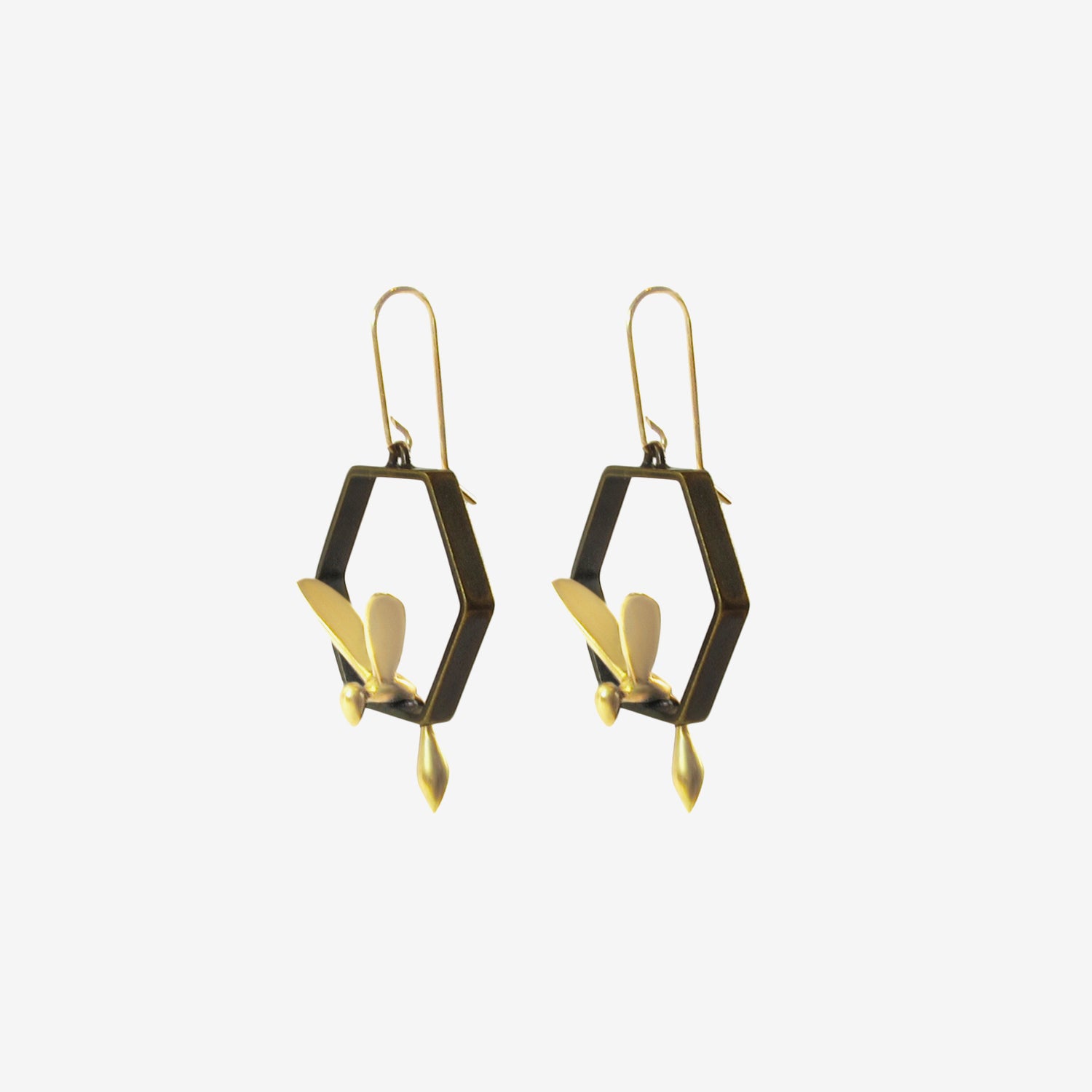 GABRIELLA KISS 18K SMALL WASP IN OXIDIZED HONEYCOMB EARRINGS
