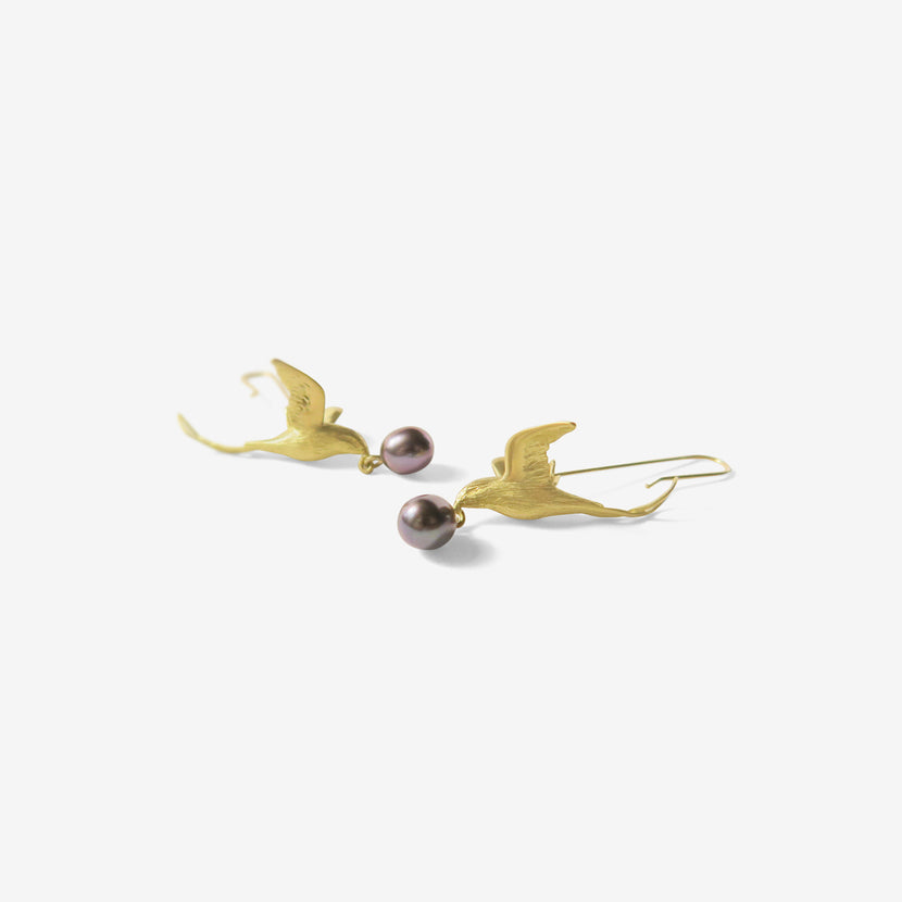 GABRIELLA KISS 18K & BLACK PEARL FLYING BIRD EARRINGS