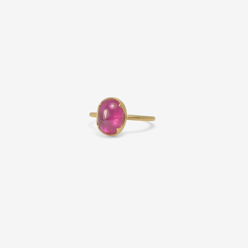 GABRIELLA KISS 18K & FINE OVAL RUBY CABOCHON RING, 3.36CT