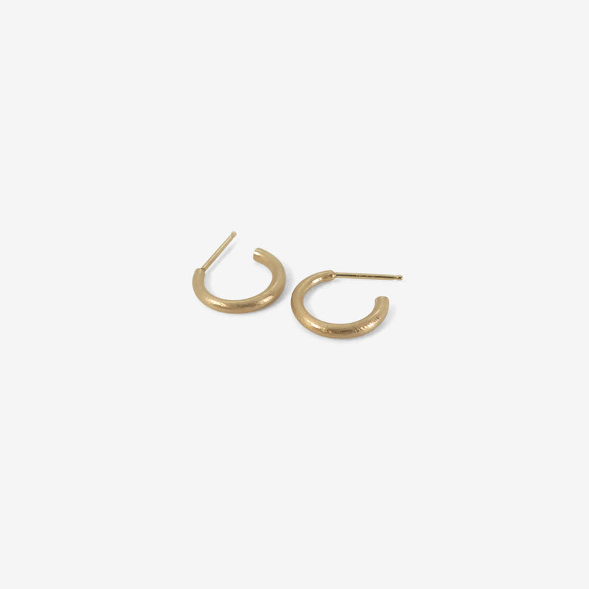 NICOLE LANDAW 14K THIN SMALL HOOPS ON POSTS