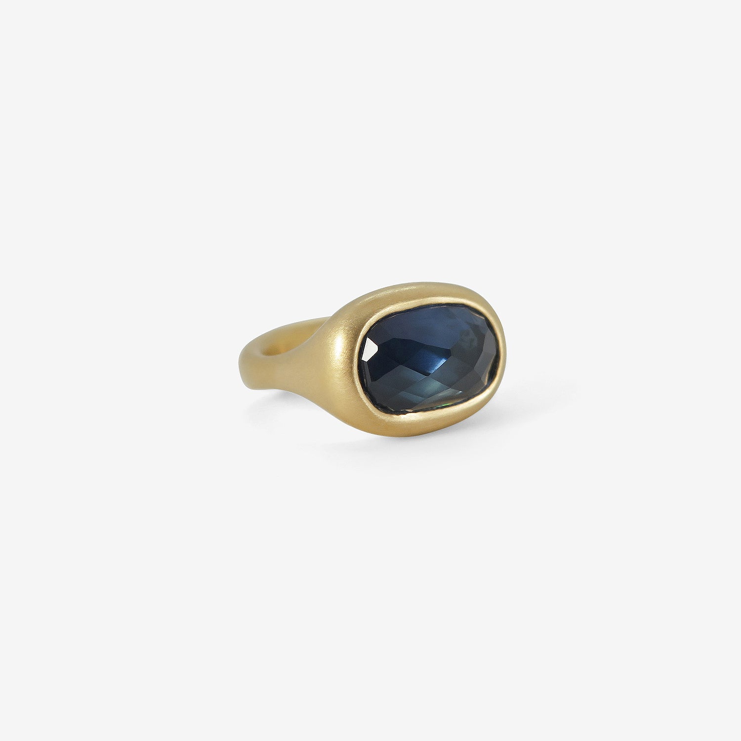 LOLA BROOKS 18K & OVAL BLUE SAPPHIRE CAST RING, 6.10CT