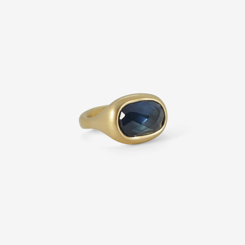 LOLA BROOKS 18K & OVAL BLUE SAPPHIRE CAST RING, 6.10CT
