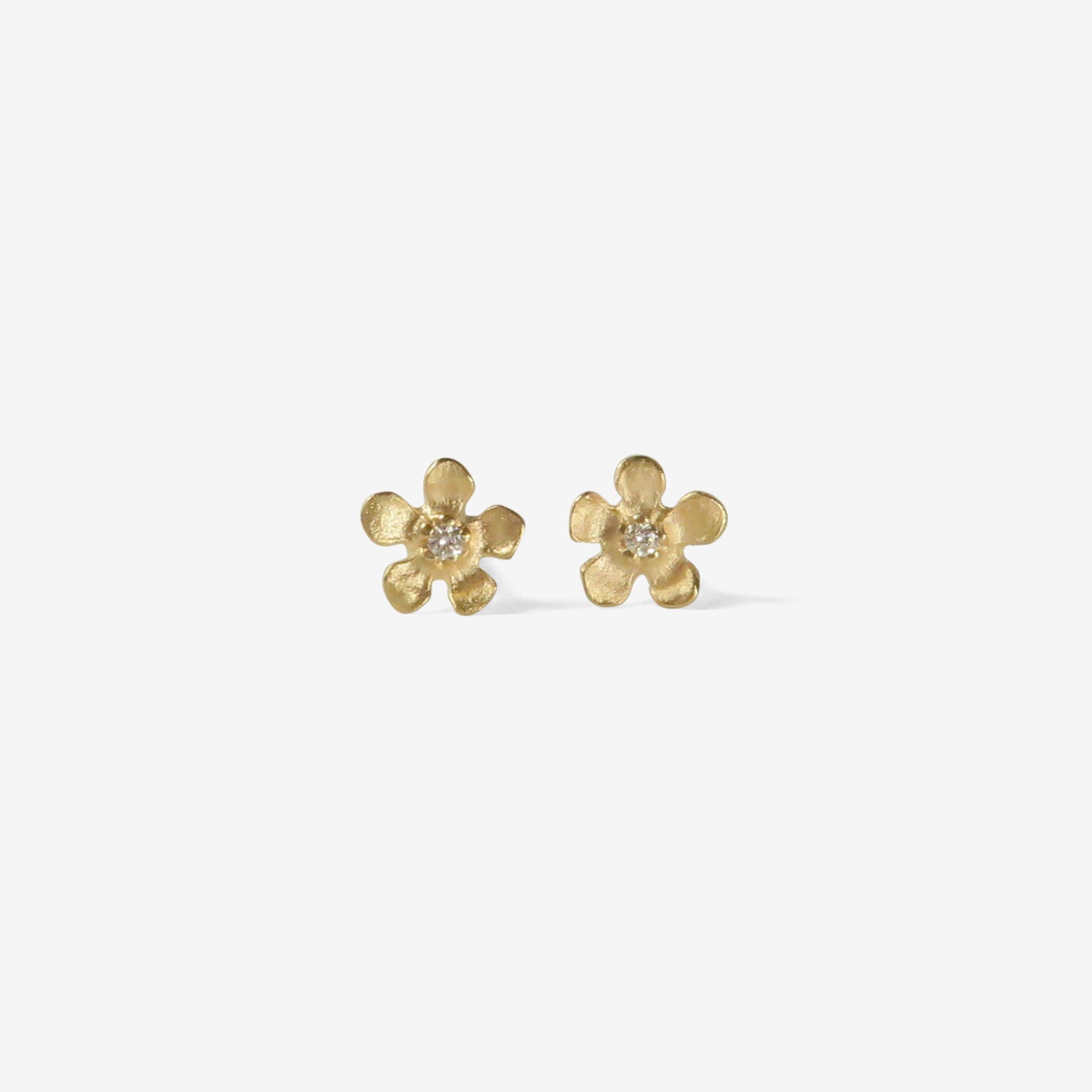 NICOLE LANDAW 14K YELLOW GOLD SMALL OPEN FLOWER DIAMOND STUD EARRINGS .03CT