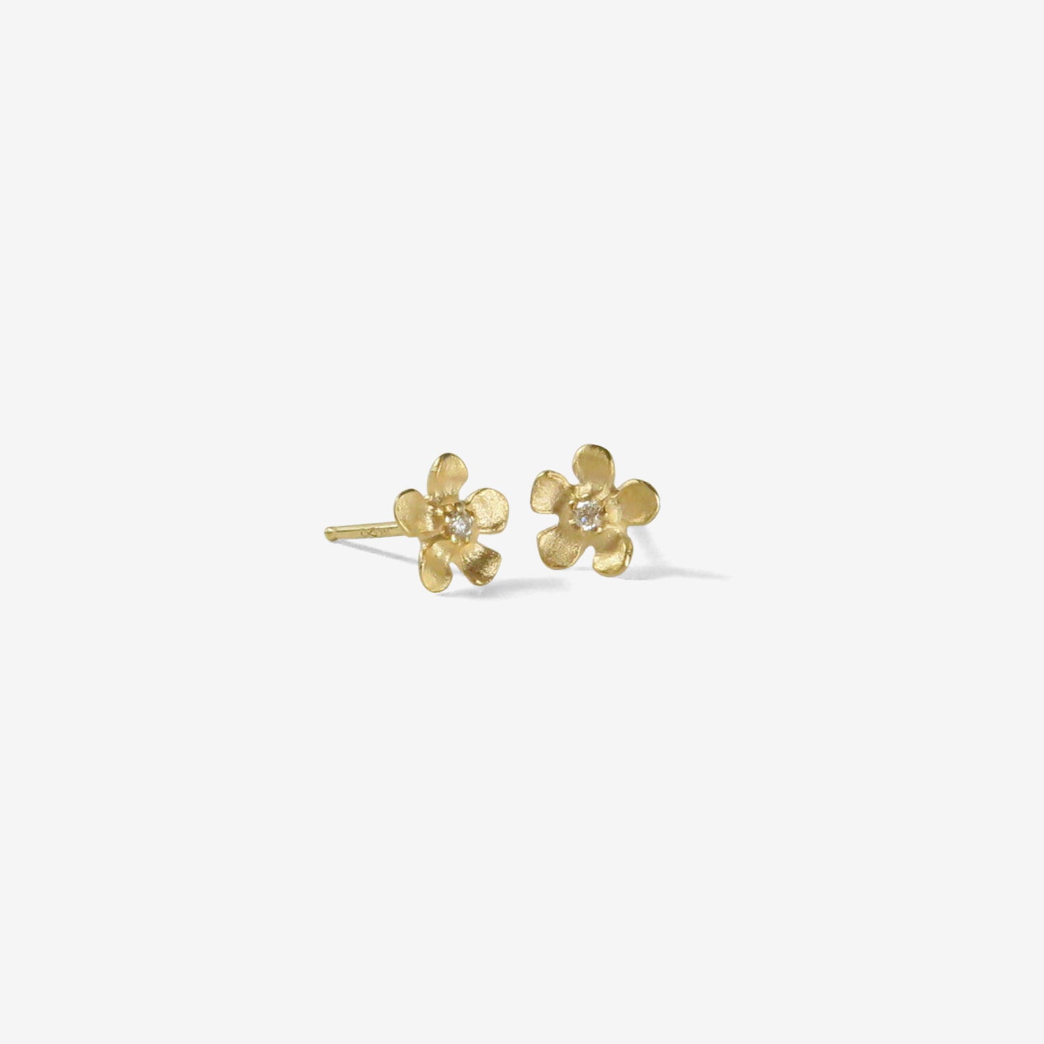 22K Small Stud with Rhodium-Embedded Leaves Gold Earring