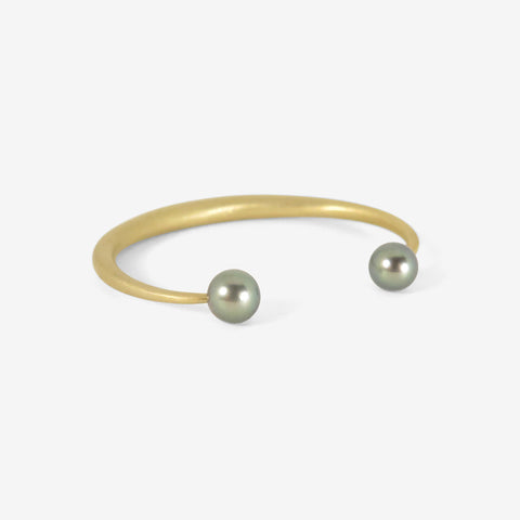 TED MUEHLING 18K & TAHITIAN PEARL OPEN BANGLE