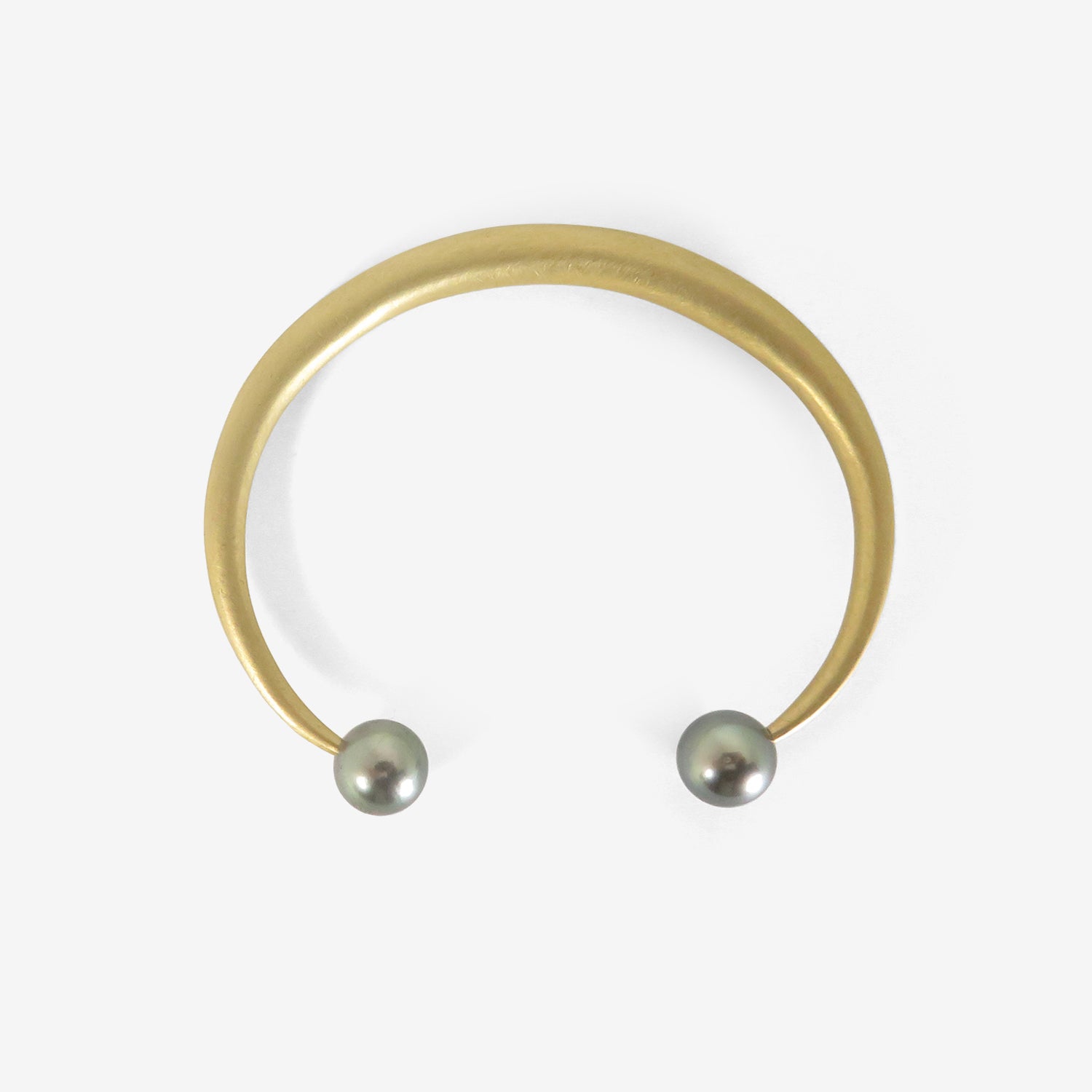 TED MUEHLING 18K & TAHITIAN PEARL OPEN BANGLE