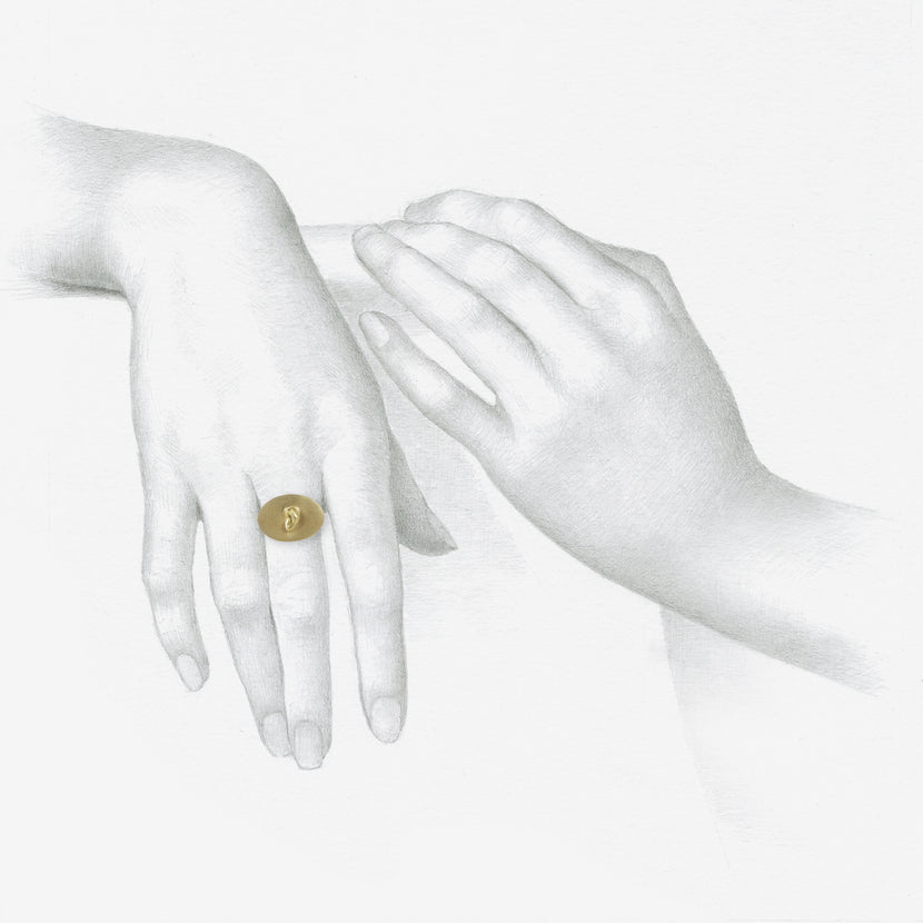 GABRIELLA KISS 10K LOVE TOKEN RING – “AUSCULTARE” – TO LISTEN