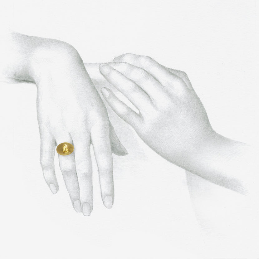 GABRIELLA KISS 18K LOVE TOKEN RING – “IN MEDIAS RES” – INTO THE MIDST, SIZE 7 1/4