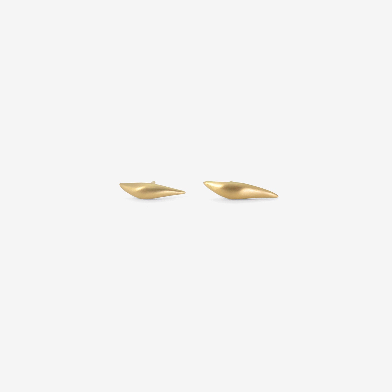 GABRIELLA KISS 18K MEDIUM SLUG STUDS