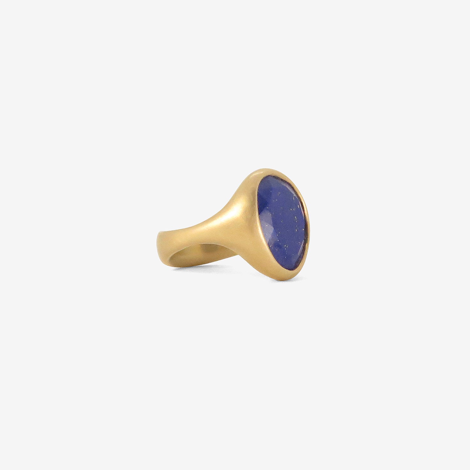 LOLA BROOKS 18K & LAPIS SIGNET RING, 5.76CT