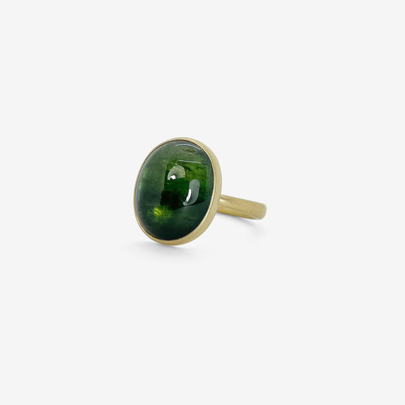 LOLA BROOKS 18K & OVAL GREEN OMBRÉ TOURMALINE RING, 10.39CT