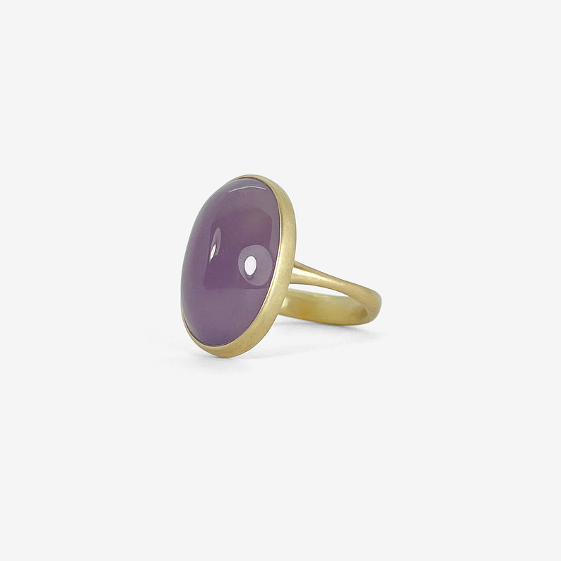 LOLA BROOKS 18K & OVAL PINKISH PURPLE CHALCEDONY RING, 11.35CT